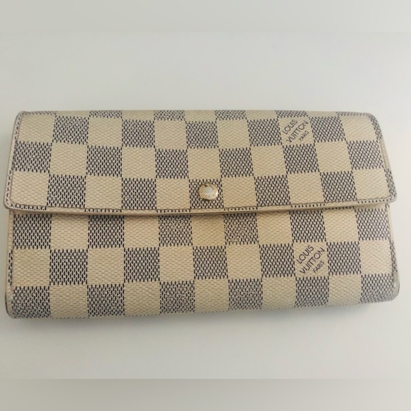 Louis Vuitton authentic wallet - Picture 2 of 11